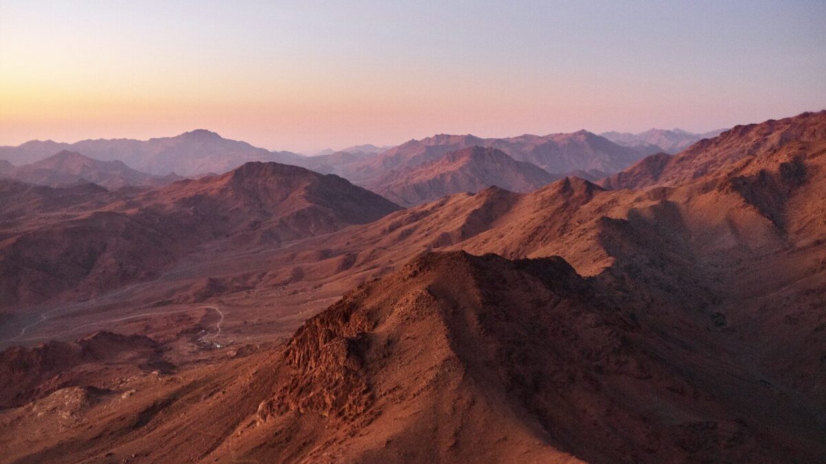 a large mountainous area